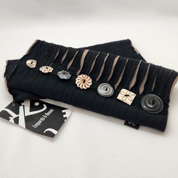 Leopards & Roses Wearable Art For The Funky At Heart Gloves - Picture 4 of 15